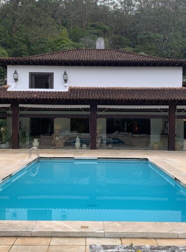 fachada e piscina