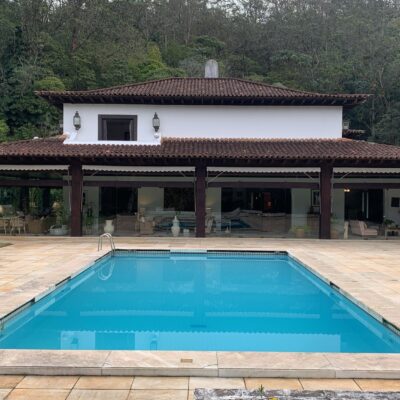 fachada e piscina