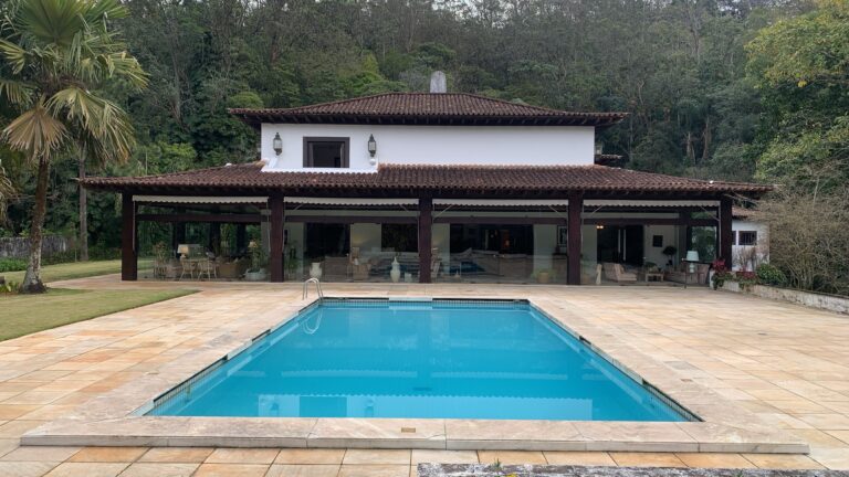 fachada e piscina